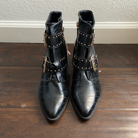 NEW Stradivarius Black and Gold Booties - Picture 4 of 4